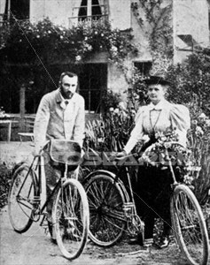 les Curie à vélo